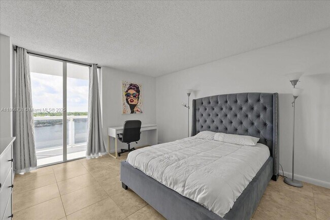 Building Photo - 20515 E Country Club Dr