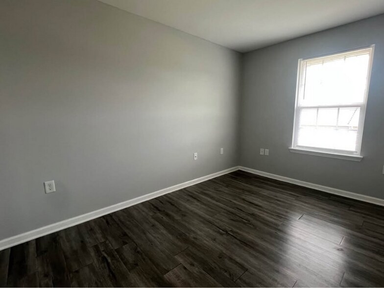 Building Photo - 16 Duiguid Dr