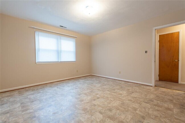 Building Photo - 3100 Norway Pl