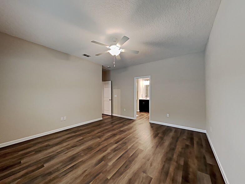 Building Photo - 161 Stone Arbor Ln