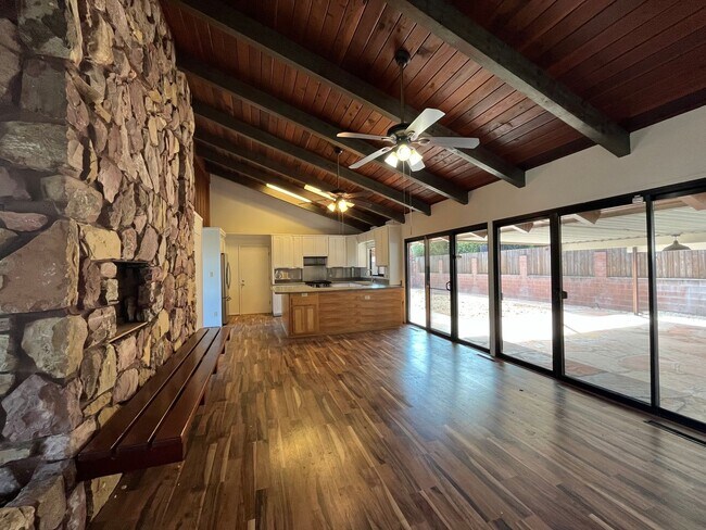Building Photo - 420 Fairview Ln