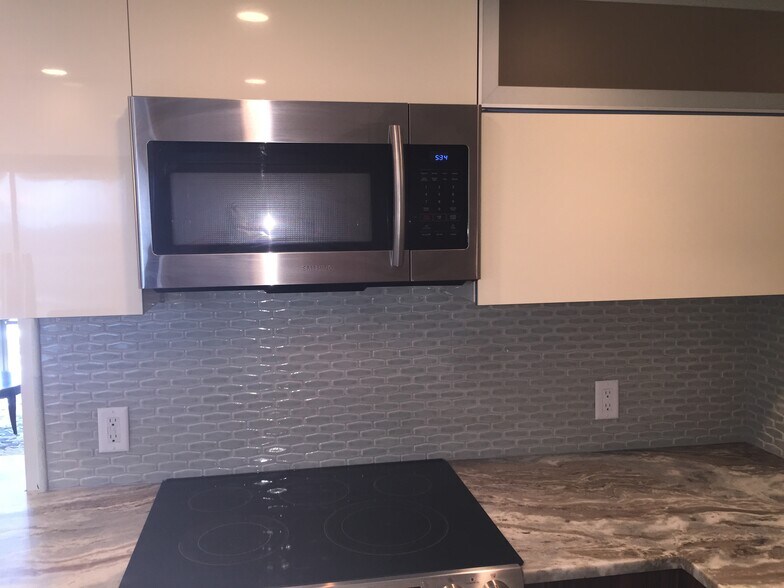 Building Photo - 336 Golfview Rd