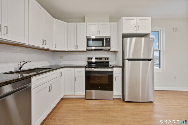 Building Photo - 1355 Main St