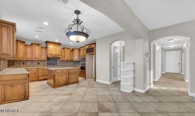 Building Photo - 841 Golden Edge Ct