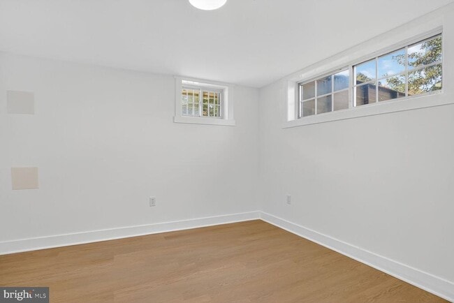 Building Photo - 8915 Sylvania St