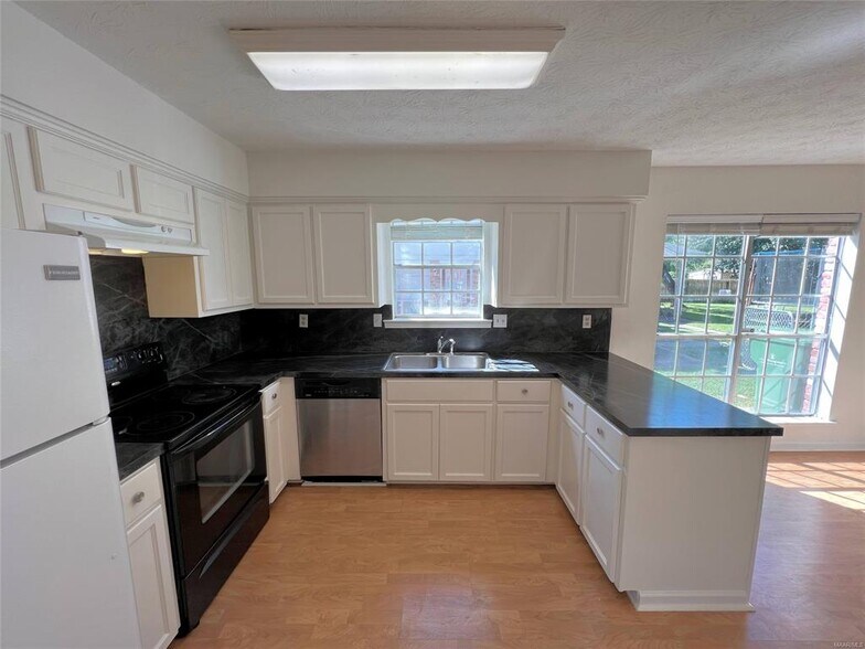Building Photo - 5725 Bangor Ct