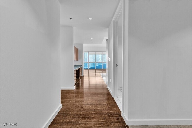 Building Photo - 4471 Dean Martin Dr