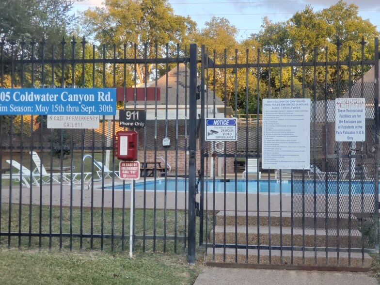 Building Photo - 6812 Coldwater Canyon Rd