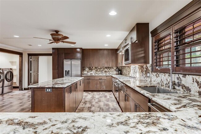 Building Photo - 4900 Balcones Dr