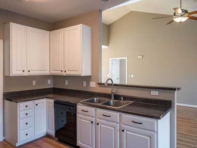 Building Photo - 38 Summer Meadow Rd