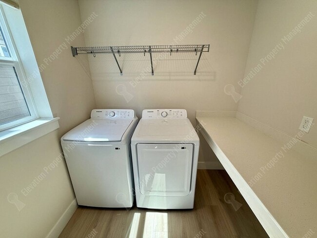 Building Photo - Fantastic 3 BR in Petrosa with mountain views and tons of amenities!