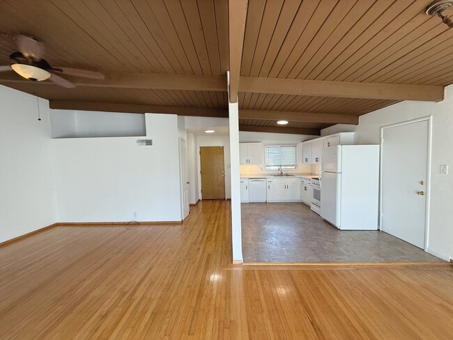 Building Photo - 1652 Borden St