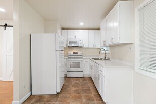 Building Photo - 1127 Bella Vista Ave