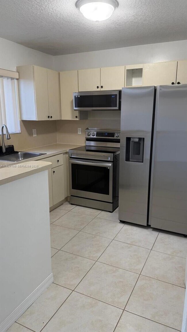 Building Photo - 1251 SE 28th Ct