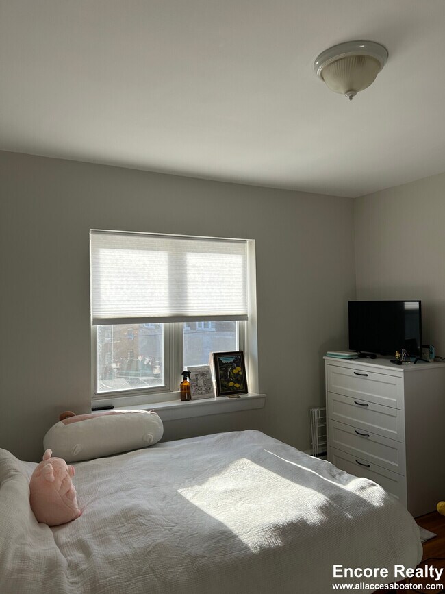 Building Photo - 61 Selkirk Rd