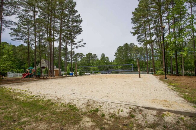 Building Photo - "Spacious 4-Bedroom Gem with 2.5 Baths at ...