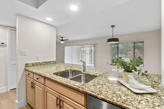 Building Photo - 2233 NW 22nd Ave