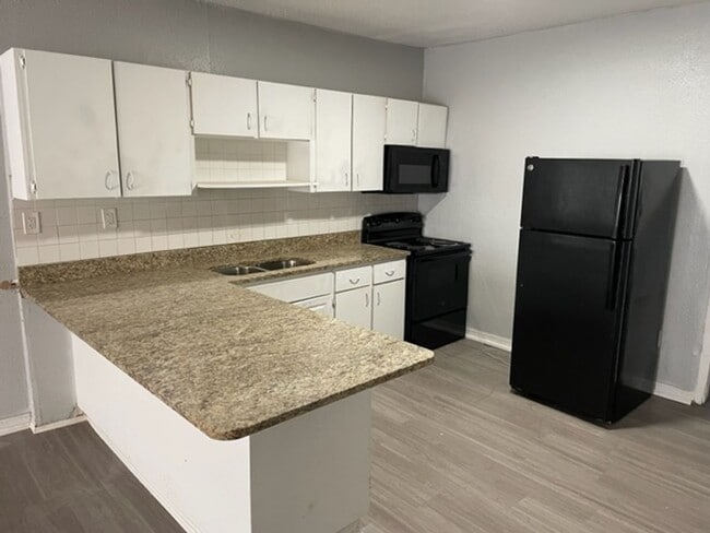 Building Photo - Welcome to Tampa!!!