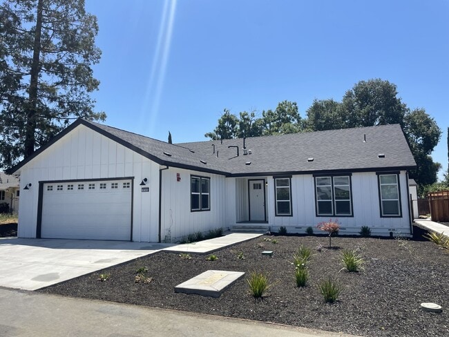 Primary Photo - 1705 Berrywood Dr
