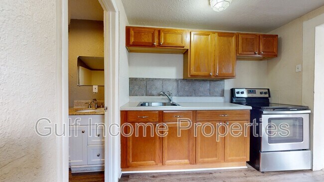 Building Photo - 1510 10th St W