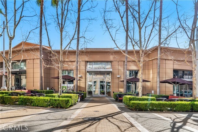 Building Photo - 5042 Scholarship