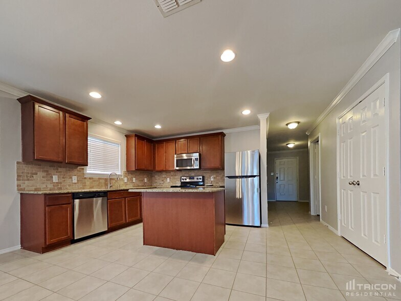 Building Photo - 1500 Abby Creek Dr