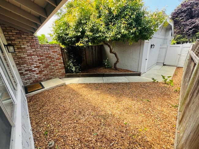 Building Photo - 405 Sailfish Dr