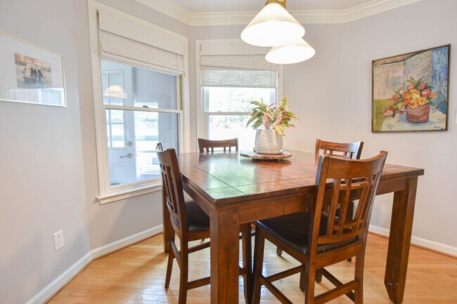 Building Photo - Pet Friendly Three Bedroom with Bonus!
