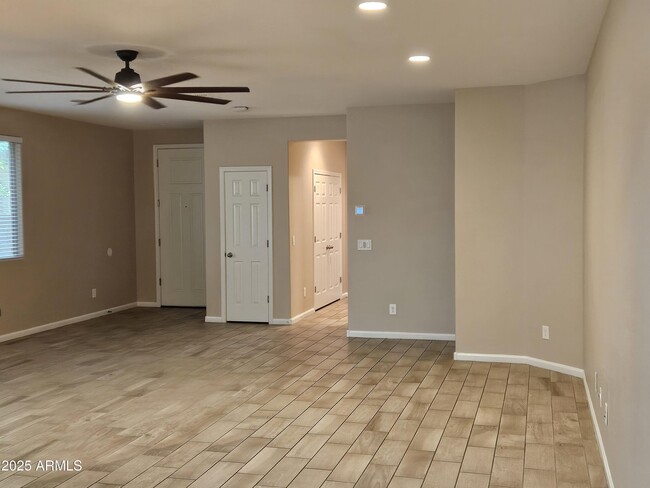 Building Photo - 7836 W Rock Springs Dr