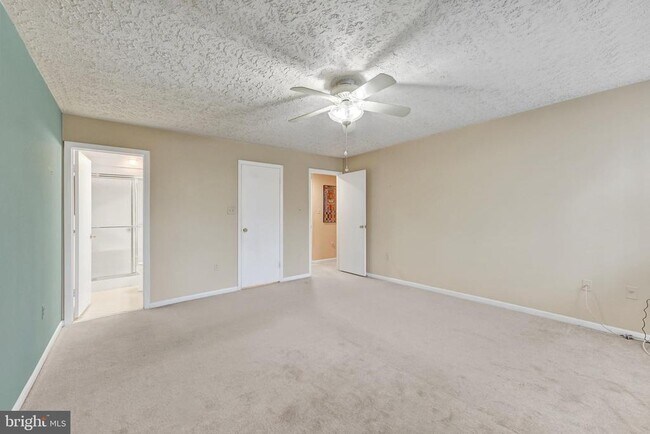 Building Photo - 2217 Woodbox Ln