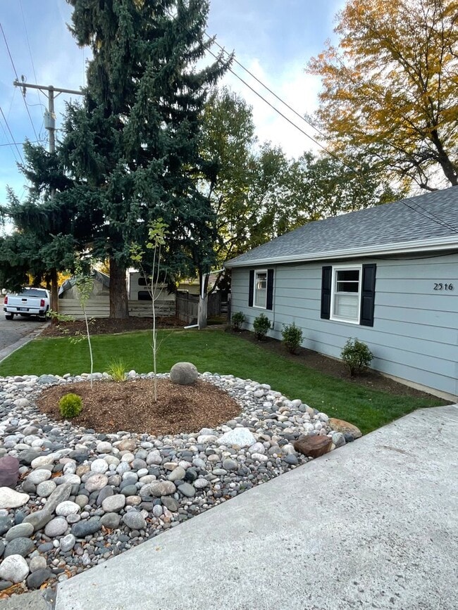 Building Photo - Beautiful West End 3-Bedroom | Fully Furnished | Utilities + WiFi Included | Hot Tub Retreat