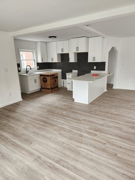 Building Photo - 15731 Lauder St