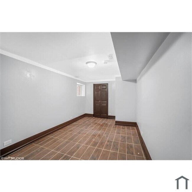 Building Photo - 8209 S Marshfield Ave