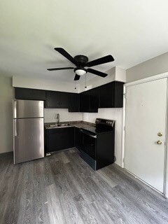Building Photo - Spacious 2-bedroom 1 Bath Townhome