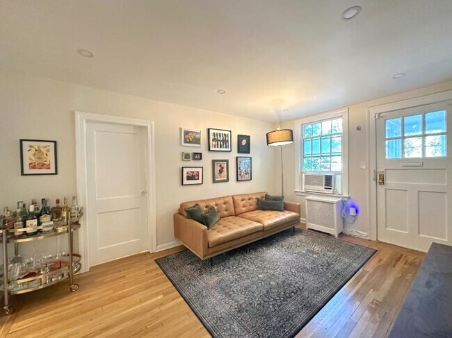 Primary Photo - 2 bedroom in SUNNYSIDE NY 11104