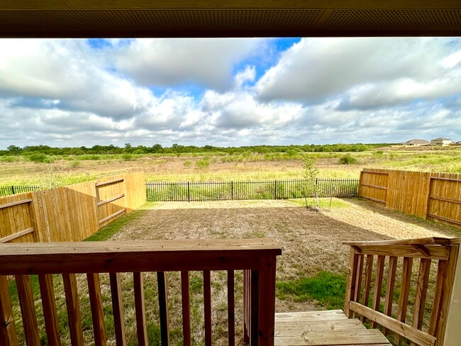 Building Photo - 425 Middle Green Loop