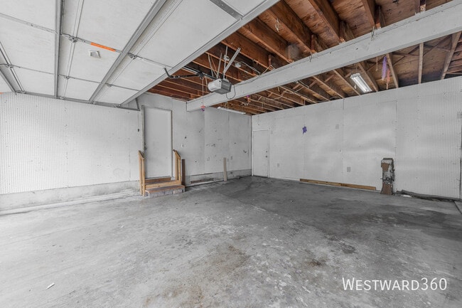 Building Photo - 2221 Belmont Ave