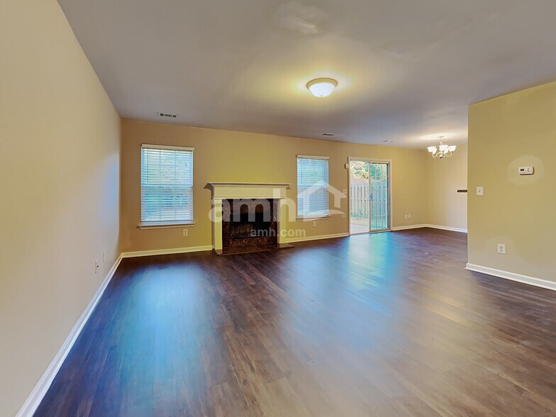 Building Photo - 2920 Mayfair Dr