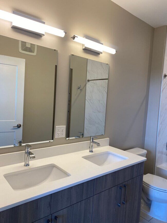 Building Photo - Gorgeous 2 Bedroom Condo in Oxon Hill!