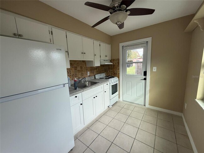 Building Photo - 7057 Sunset Dr S
