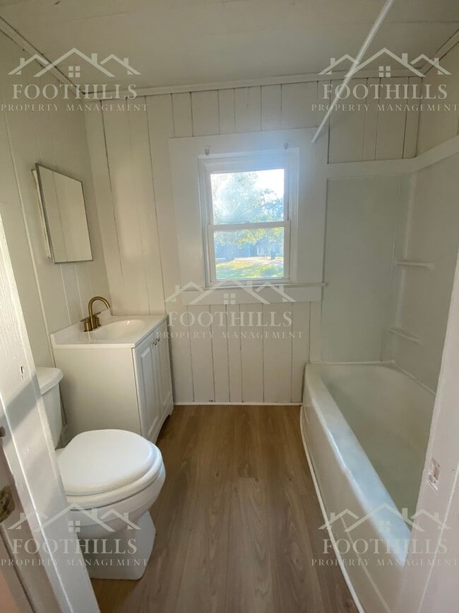 Building Photo - Cozy 1BR/1BA Home with Modern Comforts in ...