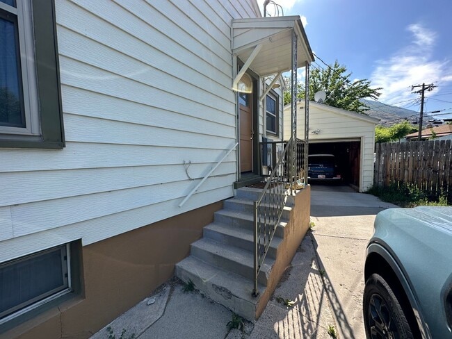 Building Photo - Wonderful House on the southeast benches in Provo