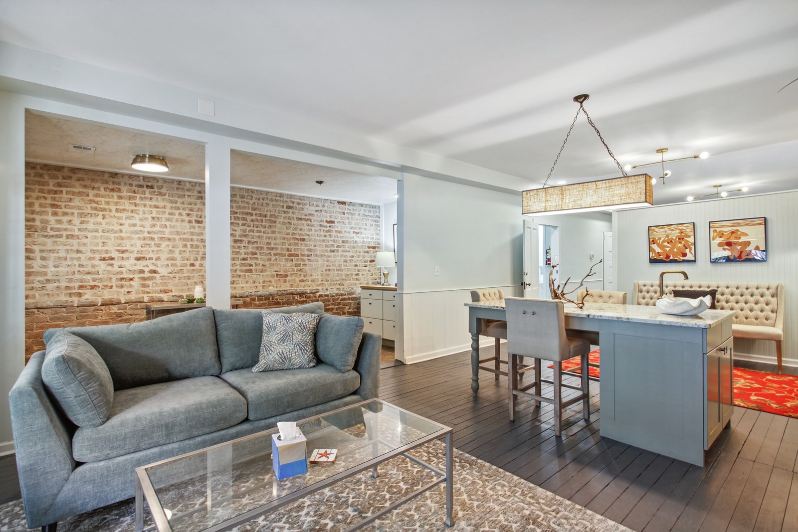 Building Photo - 208B W Hall St