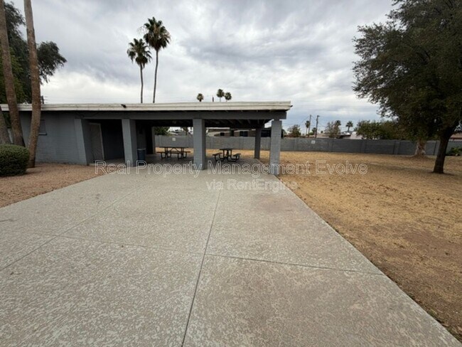 Building Photo - 2689 W Ocotillo Rd