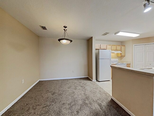 Building Photo - 5800 Lake Pointe Village Cir