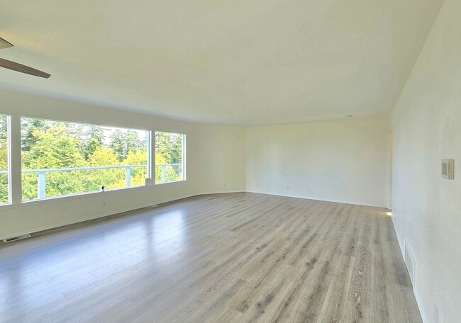 Building Photo - 2 Bedroom Home with Sound, Island and Ferr...
