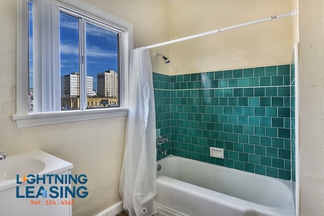 Building Photo - 727 S Alvarado St