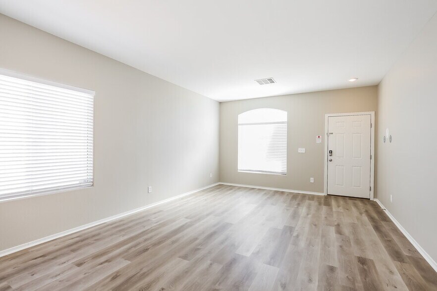 Building Photo - 1704 Mizzenmast Ave