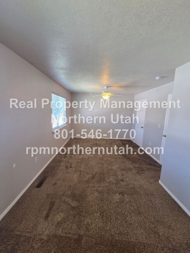 Building Photo - 152 W 2525 N