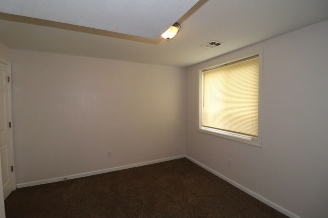 Building Photo - Spacious Town home for rent!
